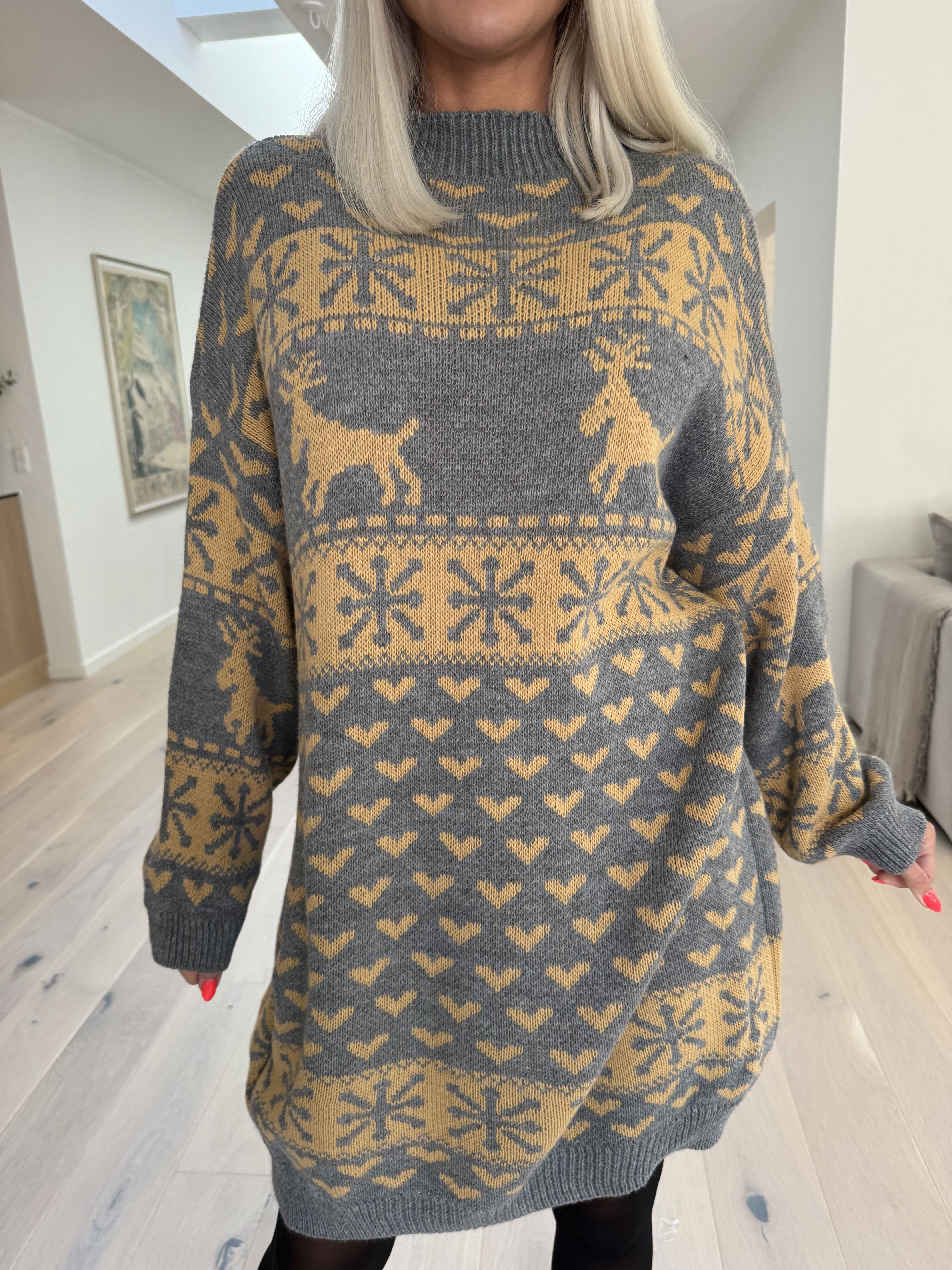 Rudolf - Sød strikkjole med julemotiver